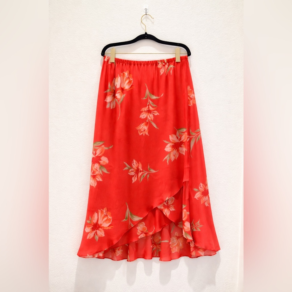 Chic High-Low Floral Skirt in Vibrant Coral